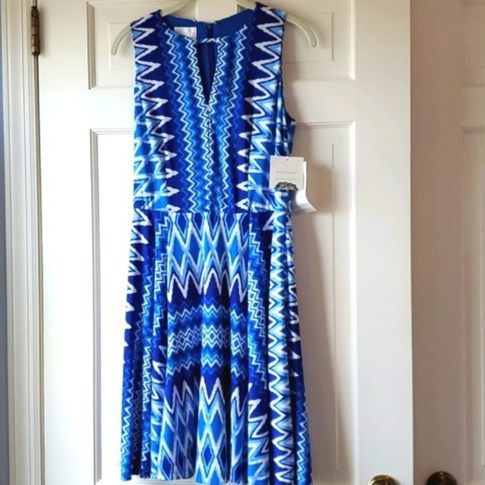 NWT DONNA MORGAN FIT FLARE PARTY DRESS BLUE WHITE SIZE 4 ZIG ZAG FIT FLARE